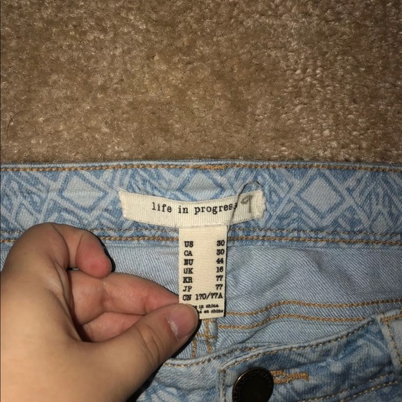 Blue and White designed skinny jeans. - Picture 2 of 3